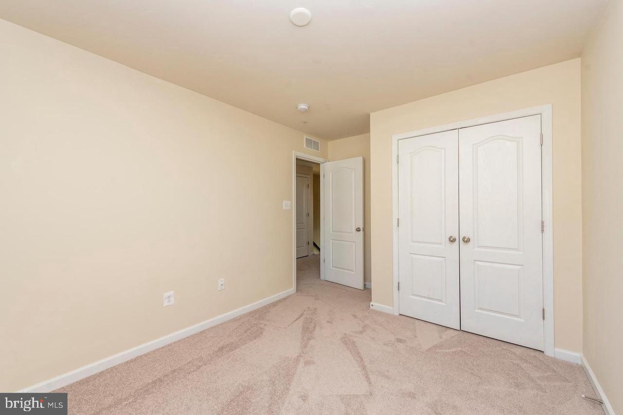 OXFORD SQUARE - Residential Lease