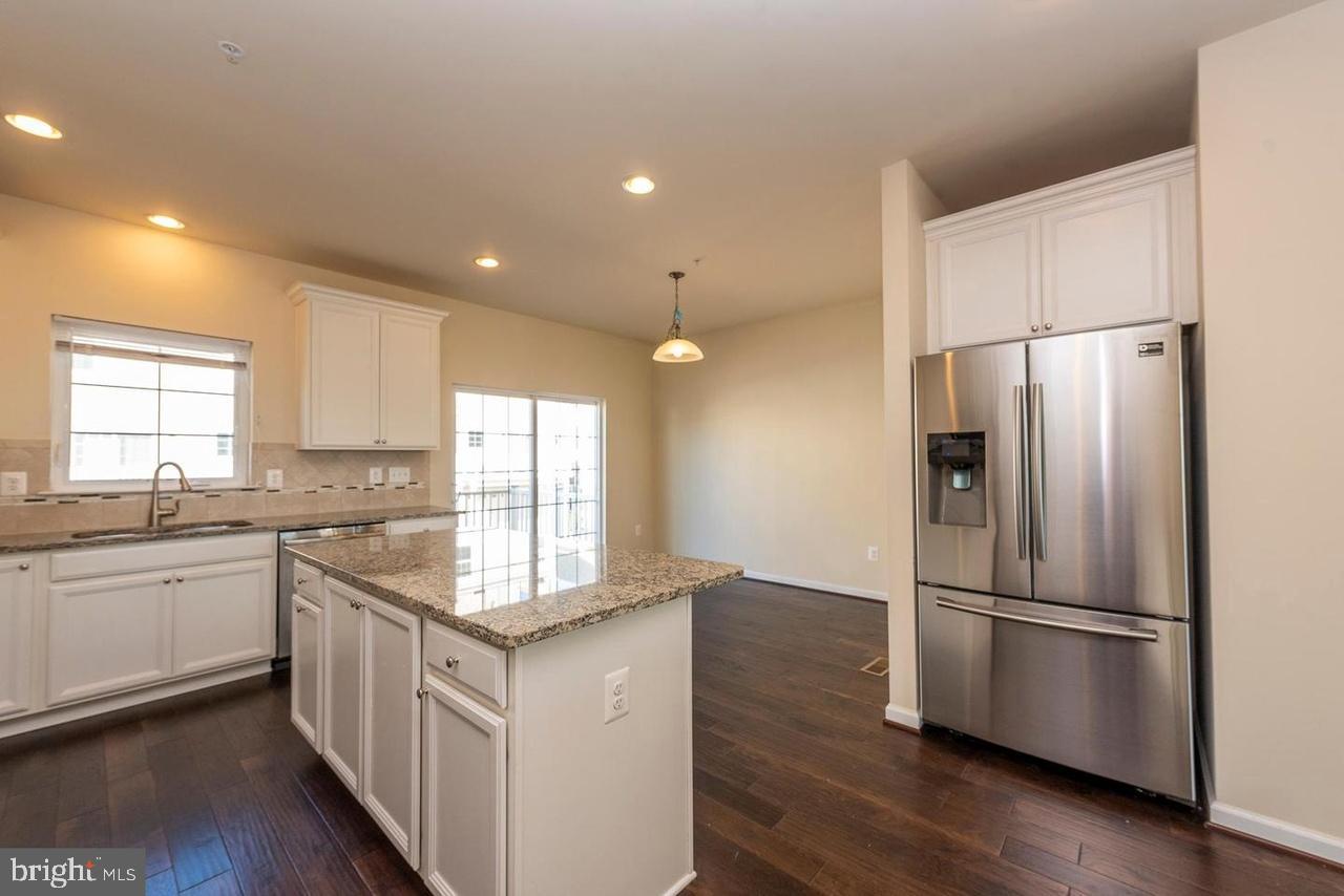 OXFORD SQUARE - Residential Lease