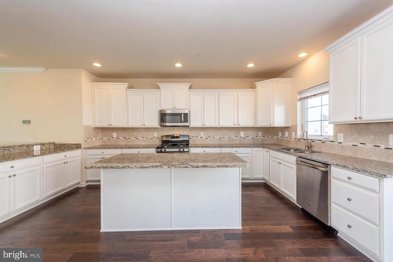 OXFORD SQUARE - Residential Lease