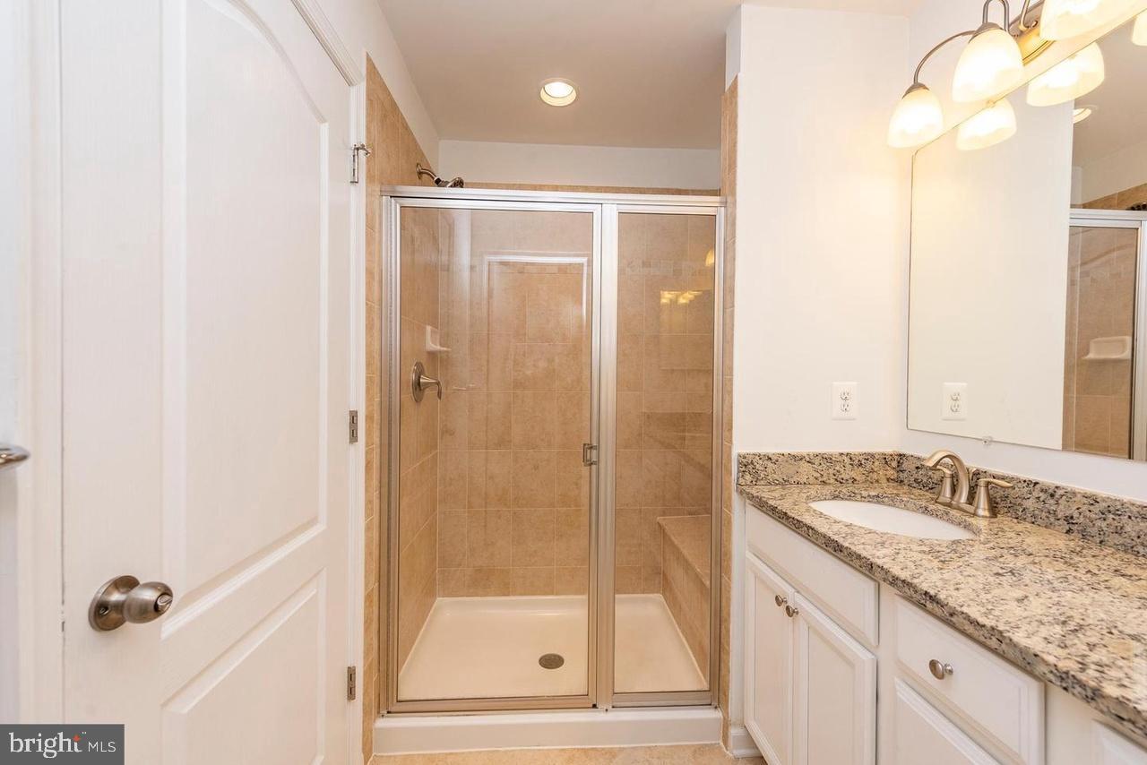 OXFORD SQUARE - Residential Lease