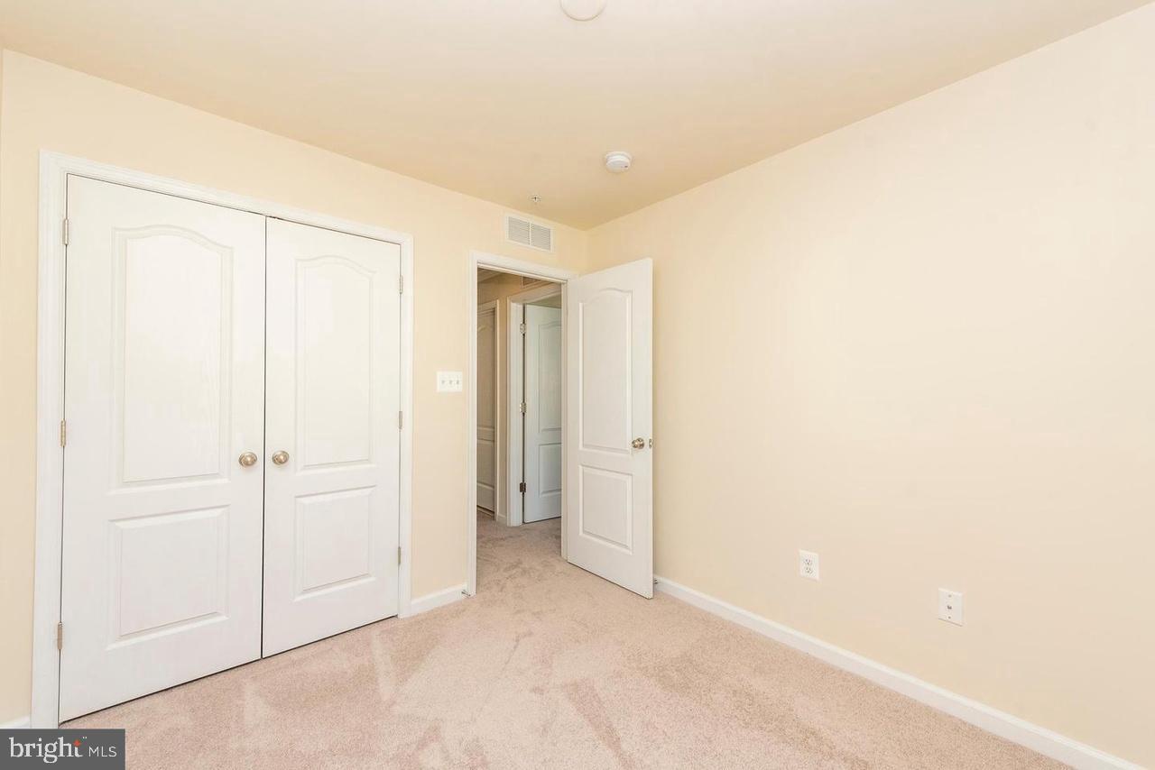 OXFORD SQUARE - Residential Lease