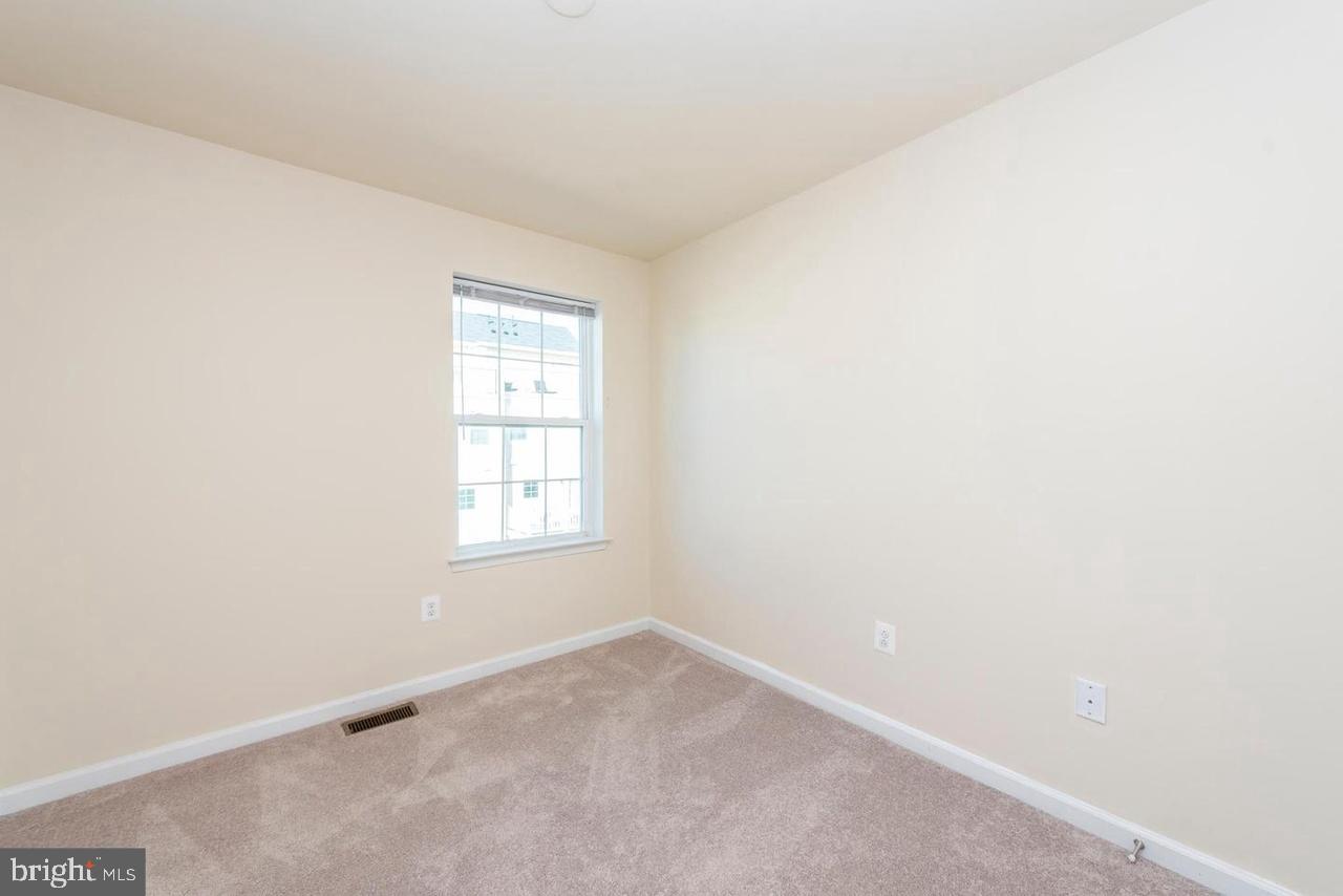 OXFORD SQUARE - Residential Lease