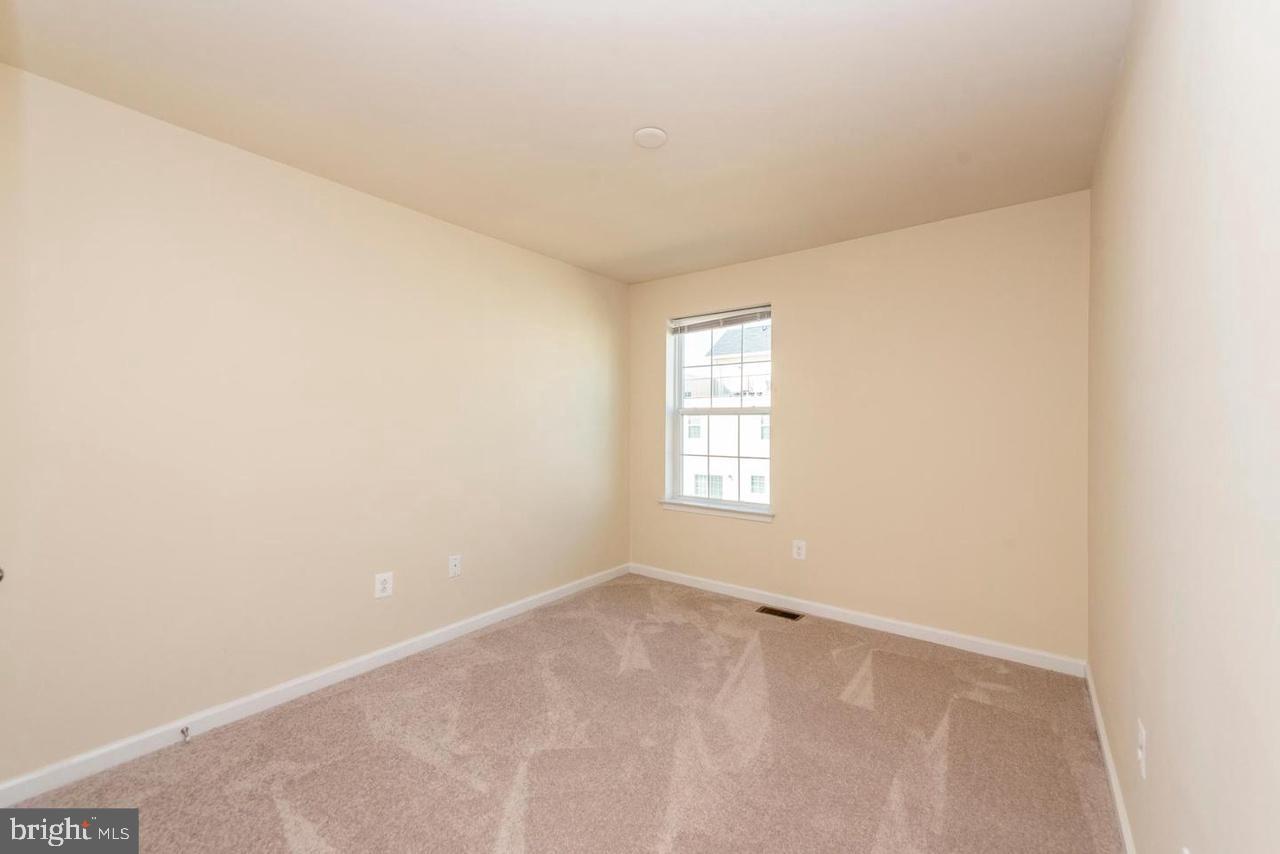 OXFORD SQUARE - Residential Lease