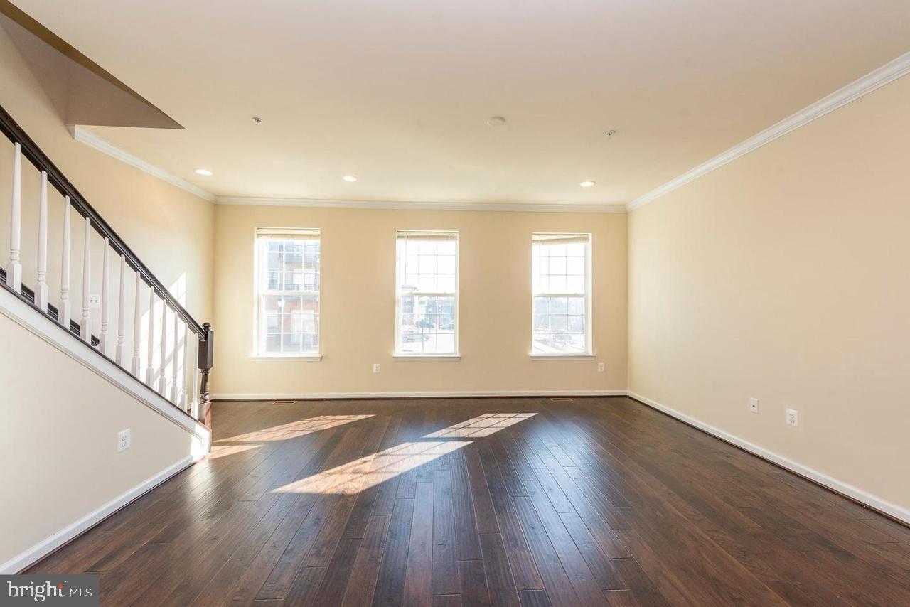 OXFORD SQUARE - Residential Lease