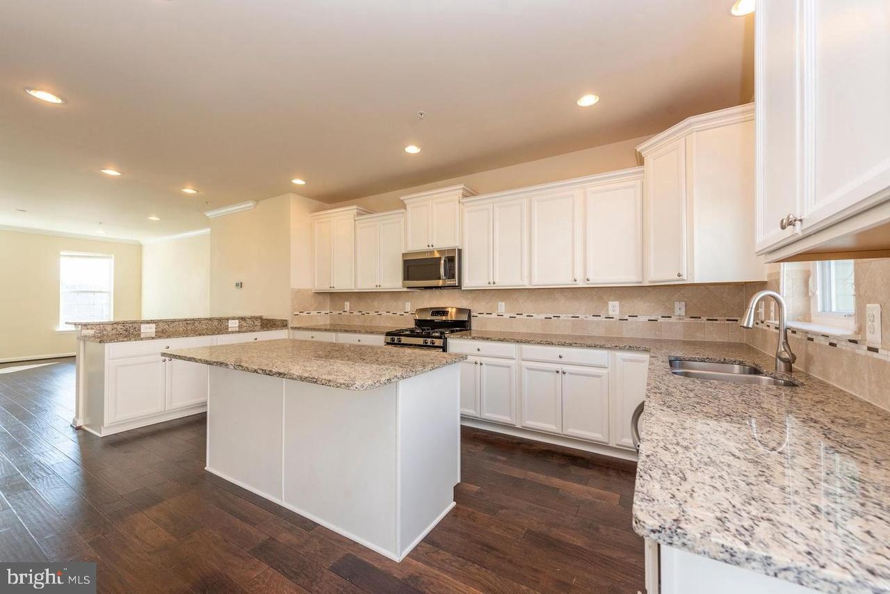 OXFORD SQUARE - Residential Lease