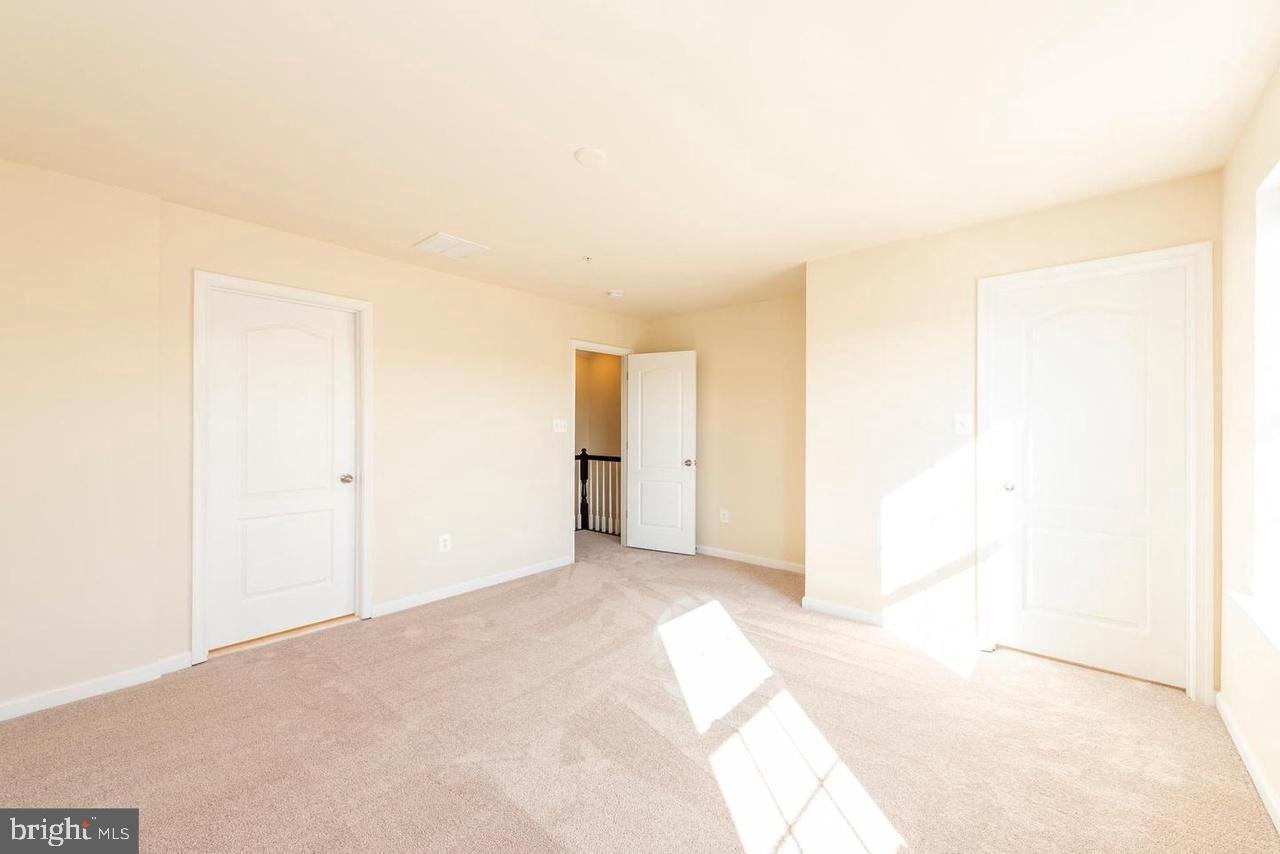 OXFORD SQUARE - Residential Lease