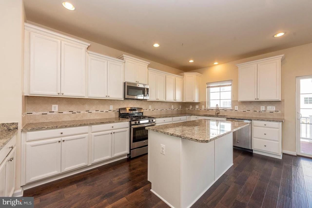 OXFORD SQUARE - Residential Lease