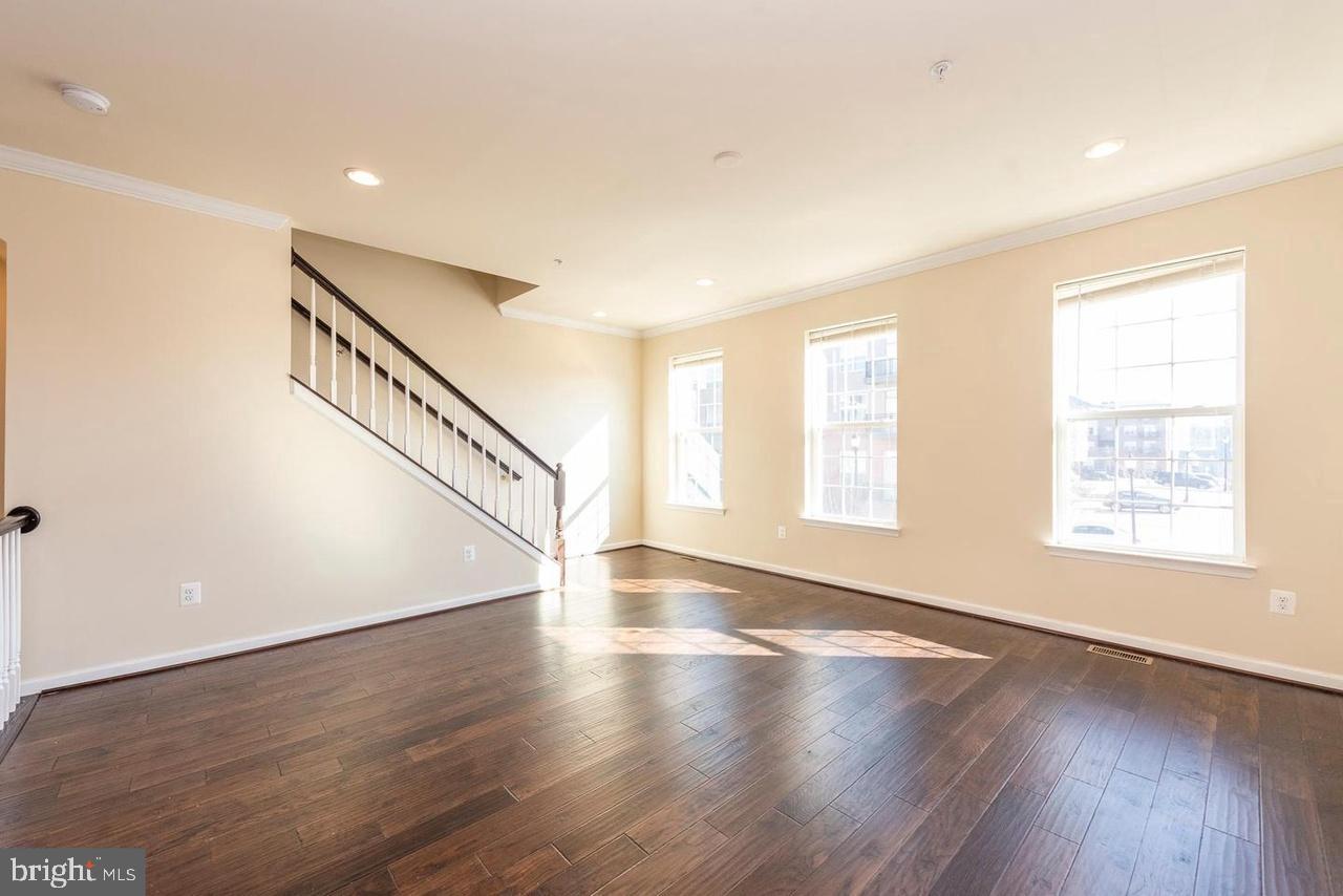 OXFORD SQUARE - Residential Lease