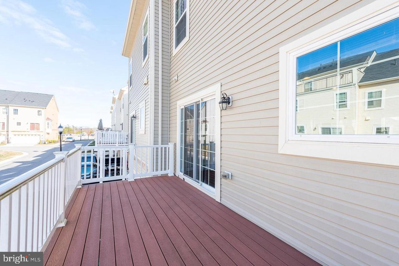 OXFORD SQUARE - Residential Lease