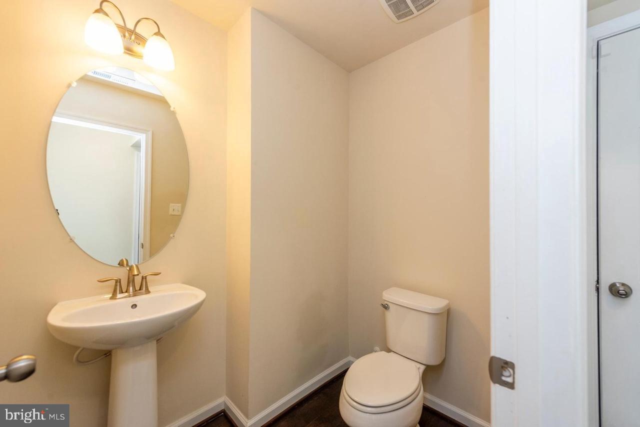 OXFORD SQUARE - Residential Lease