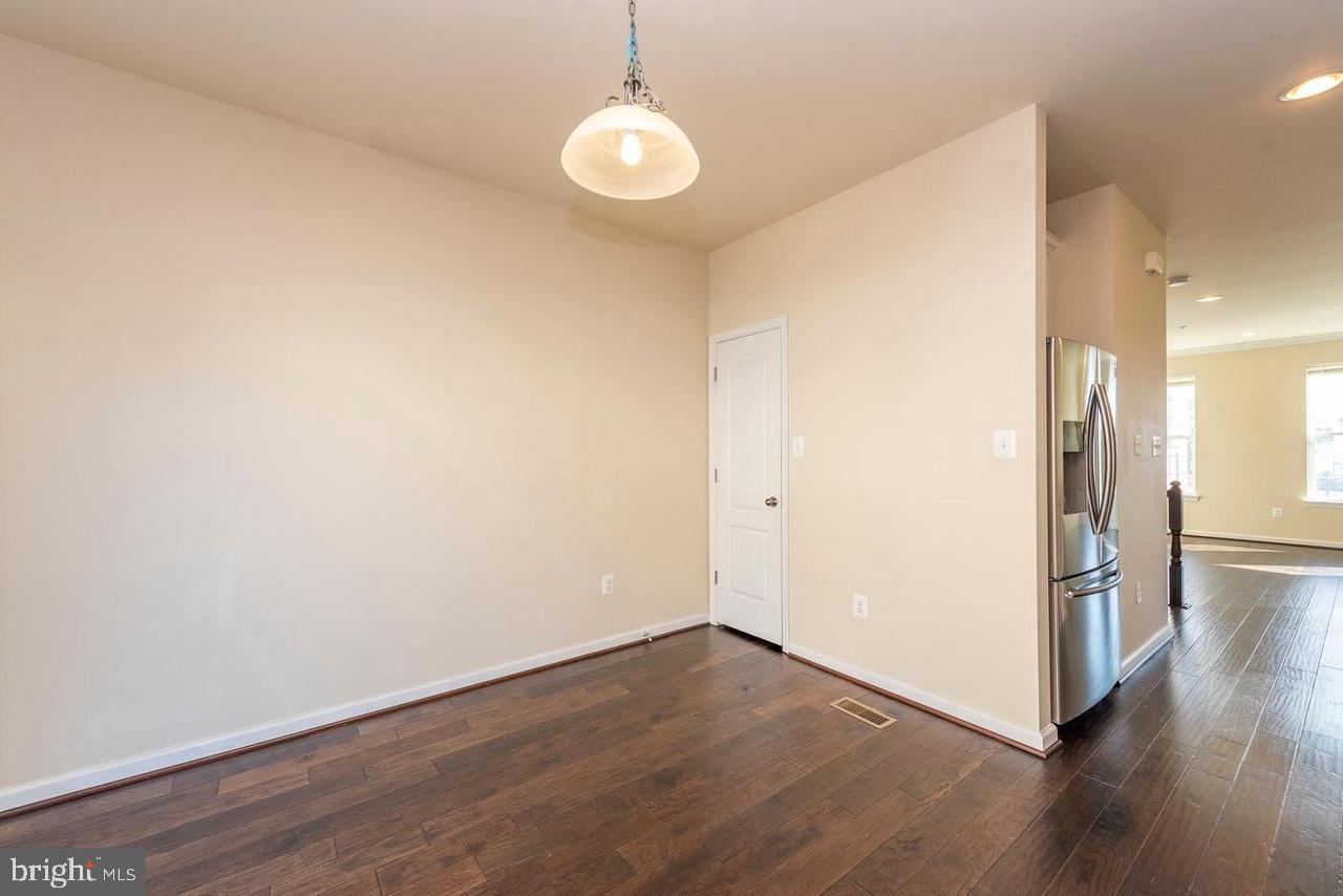 OXFORD SQUARE - Residential Lease