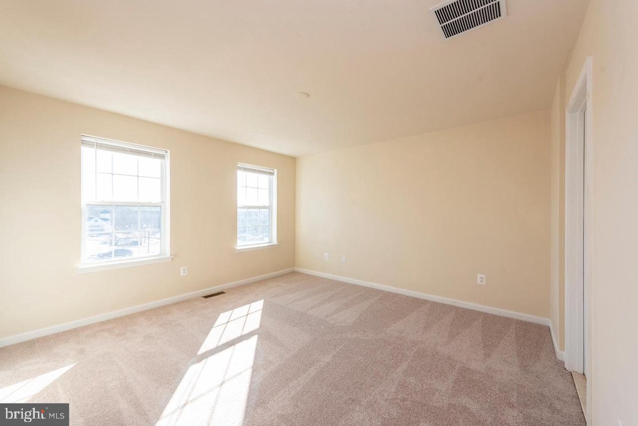 OXFORD SQUARE - Residential Lease