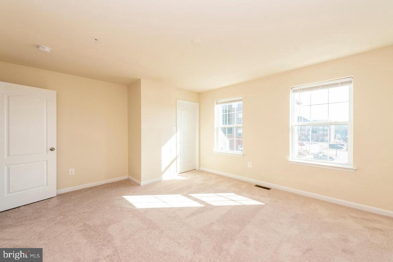 OXFORD SQUARE - Residential Lease