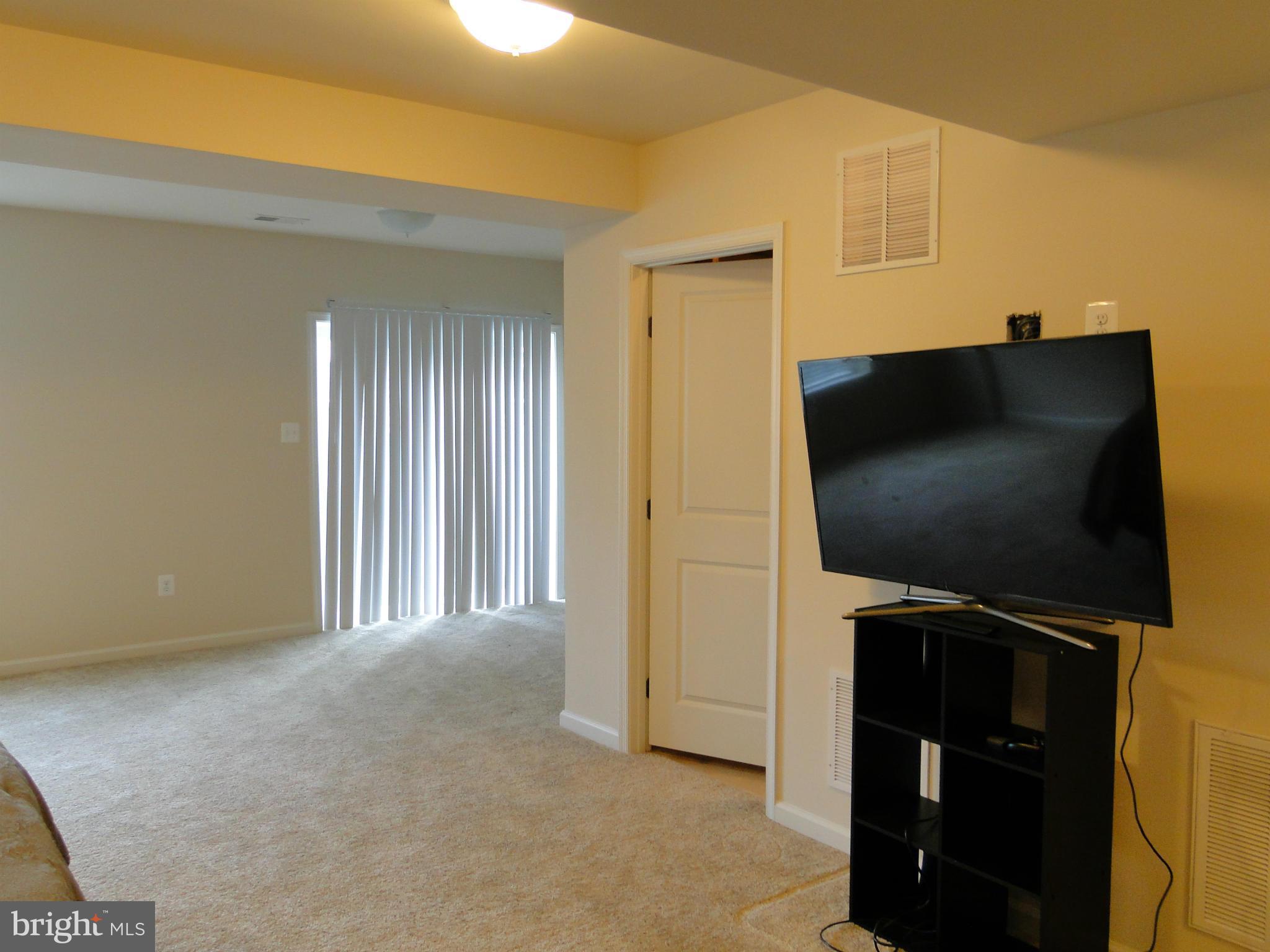 ADAMS CROSSING - Residential Lease