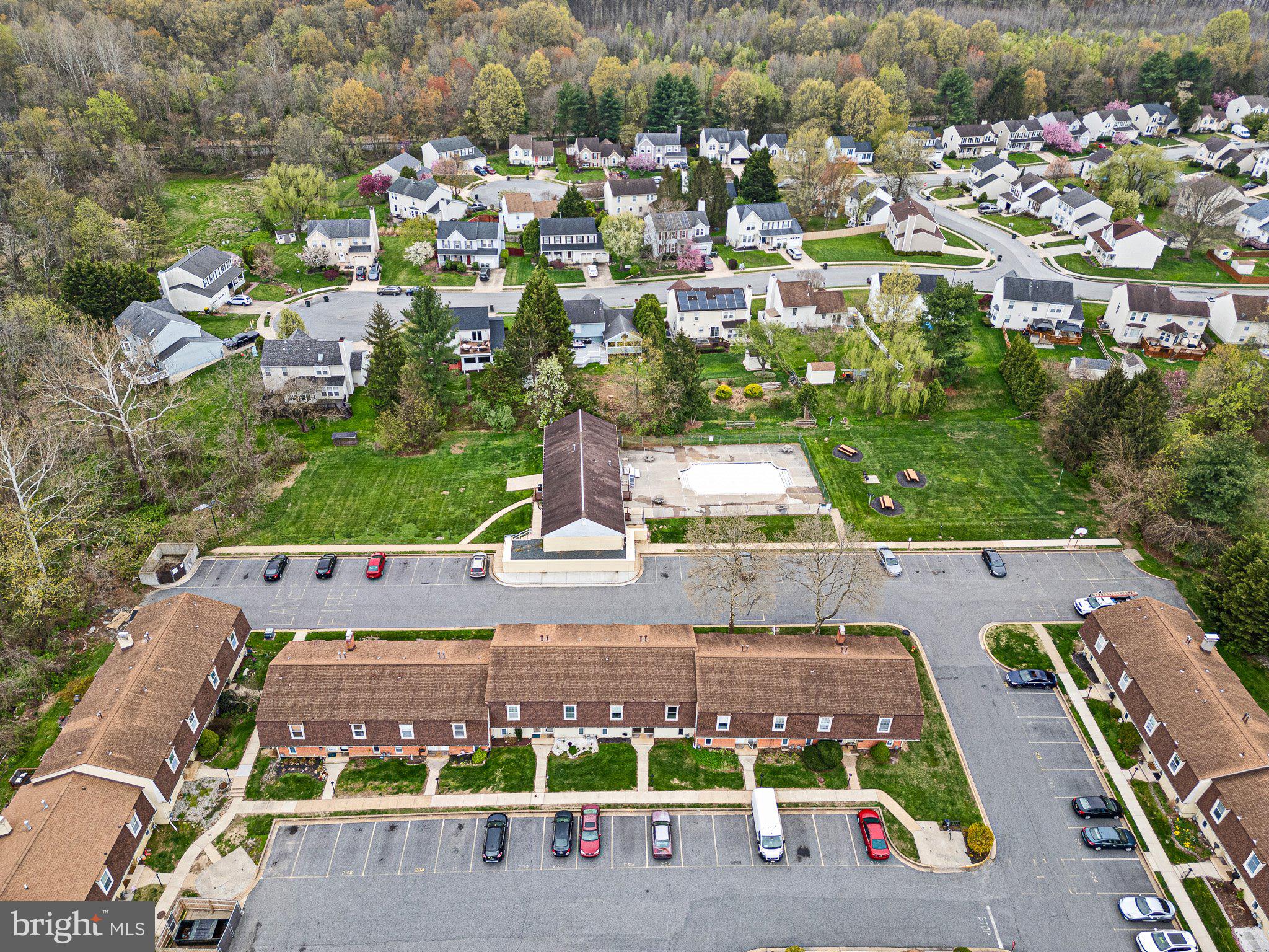 WILLIAMSBURG VIL - Residential