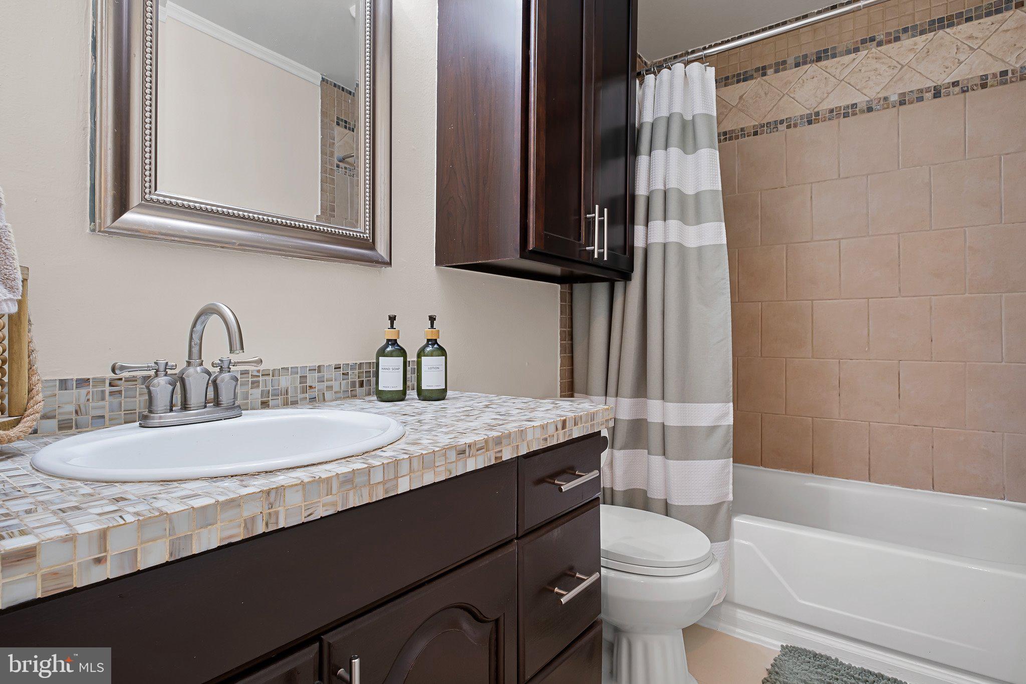 WILLIAMSBURG VIL - Residential