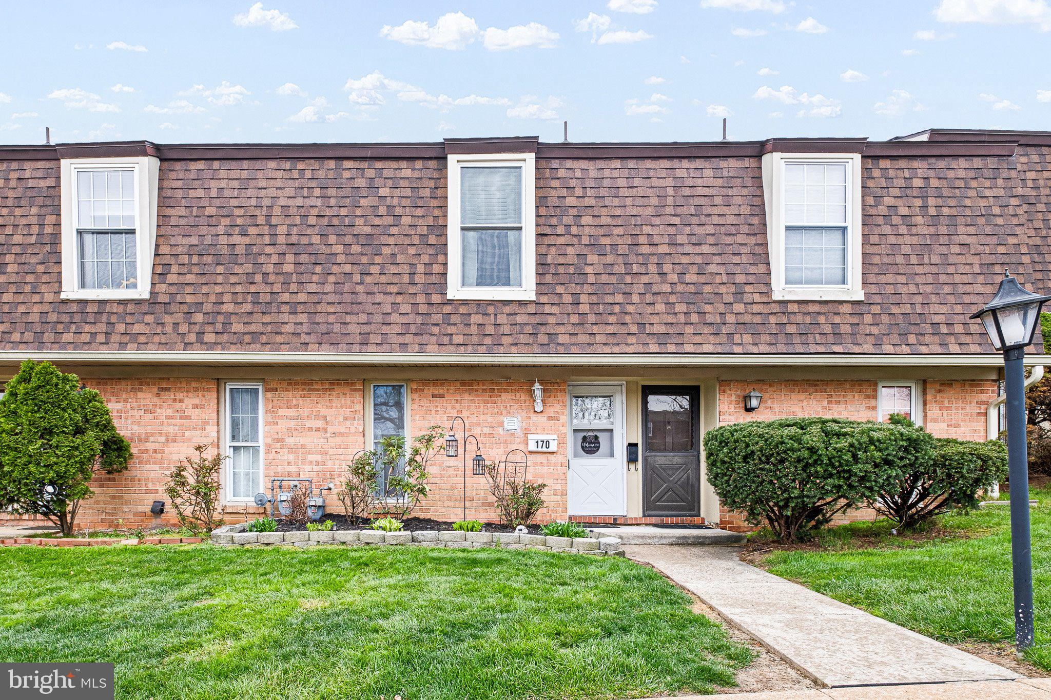 WILLIAMSBURG VIL - Residential