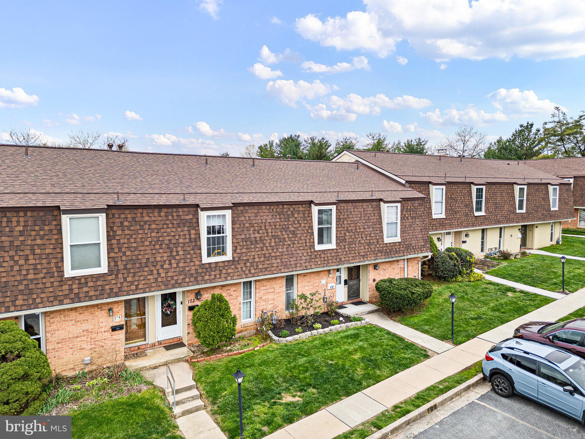 WILLIAMSBURG VIL - Residential