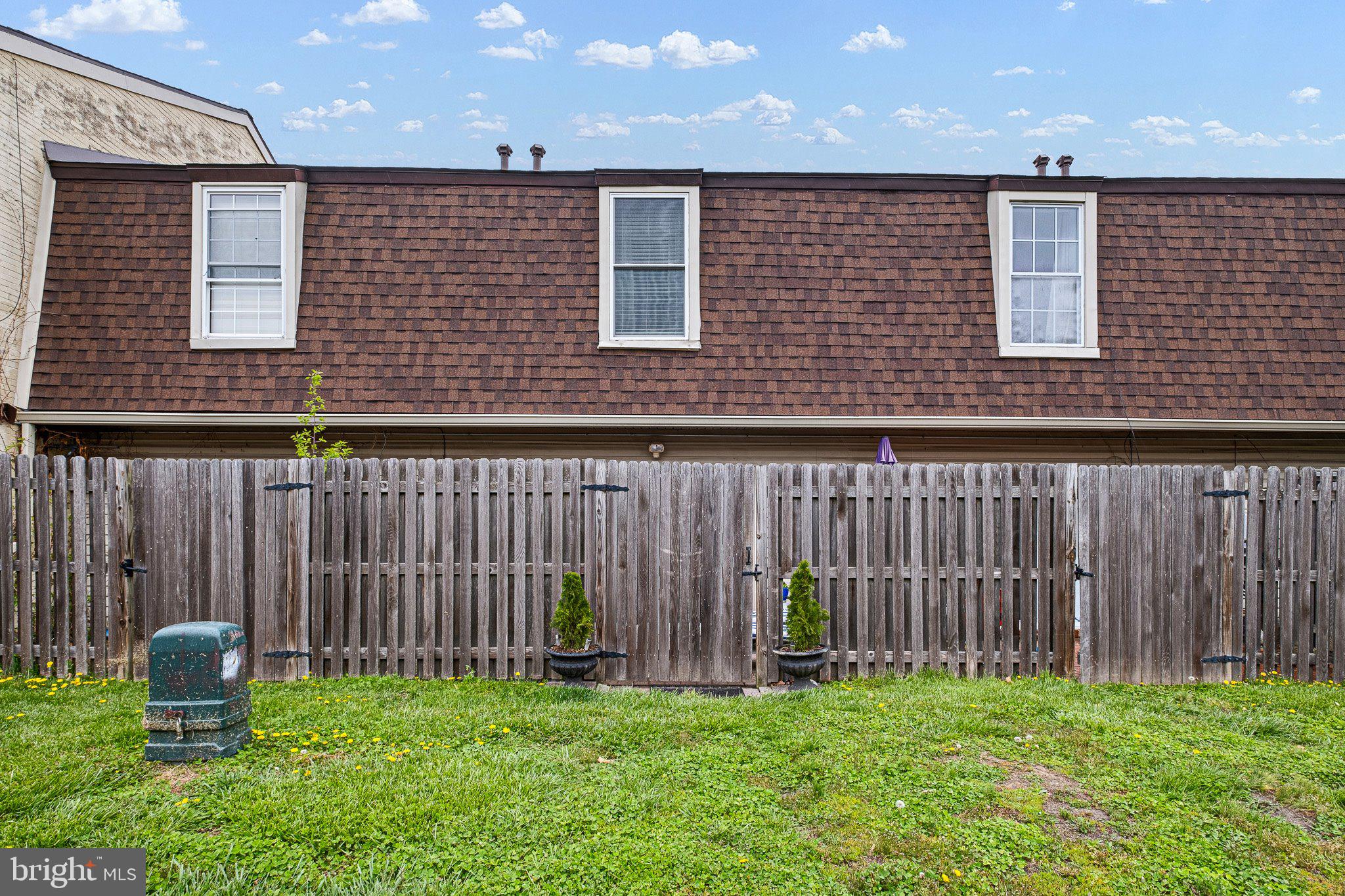 WILLIAMSBURG VIL - Residential