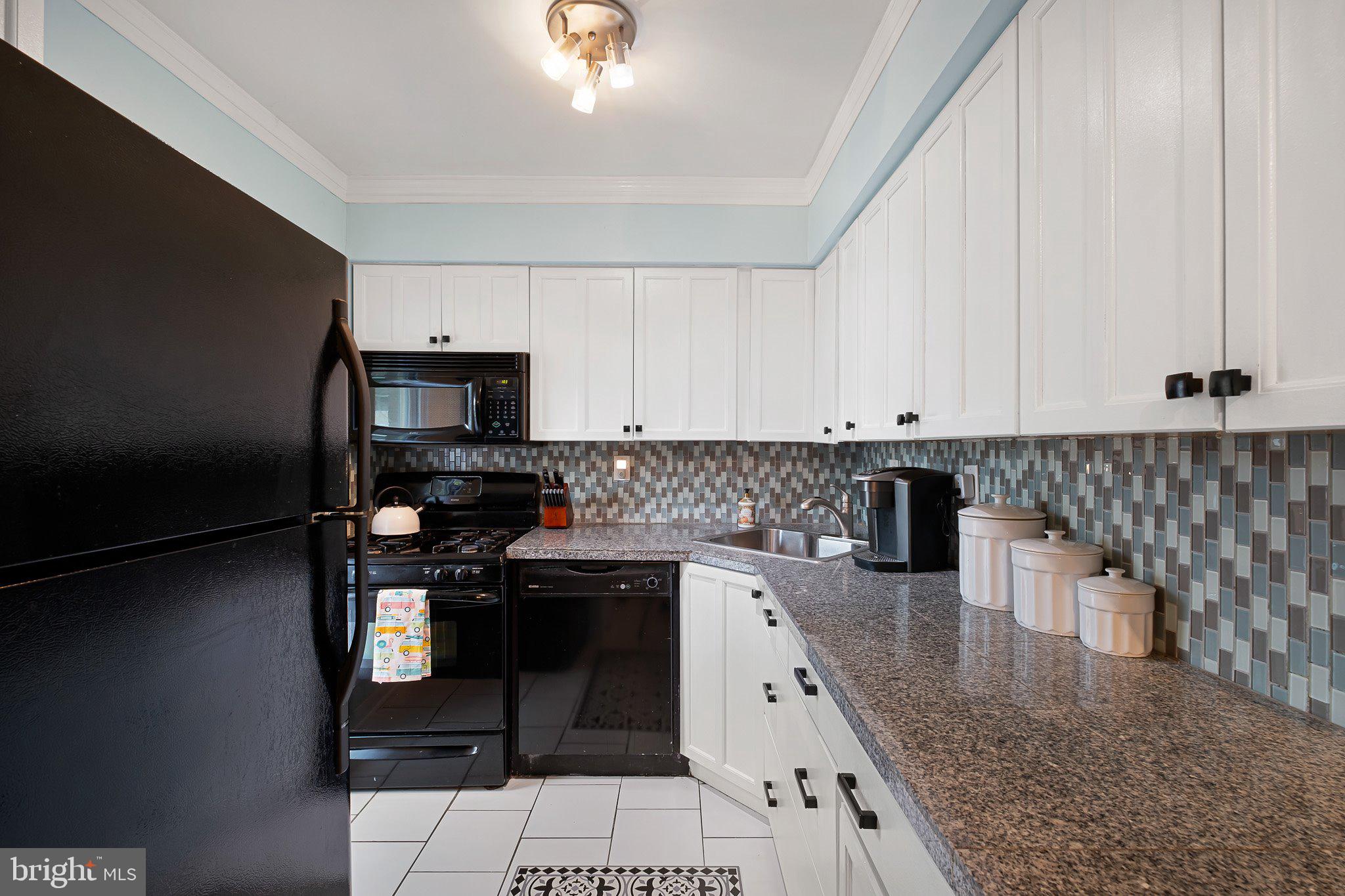 WILLIAMSBURG VIL - Residential