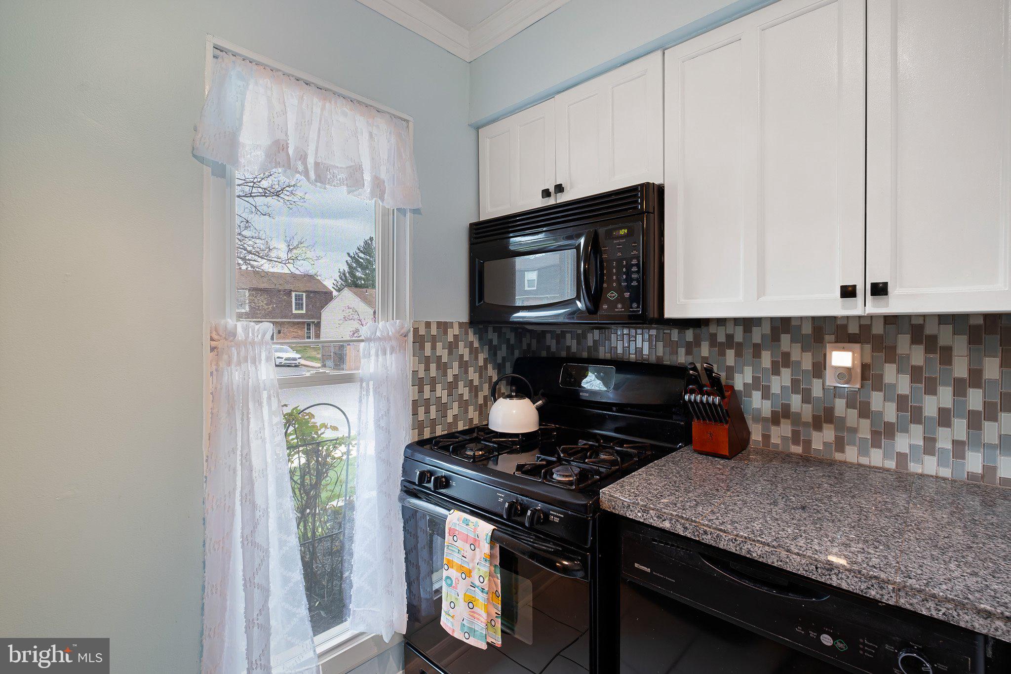 WILLIAMSBURG VIL - Residential