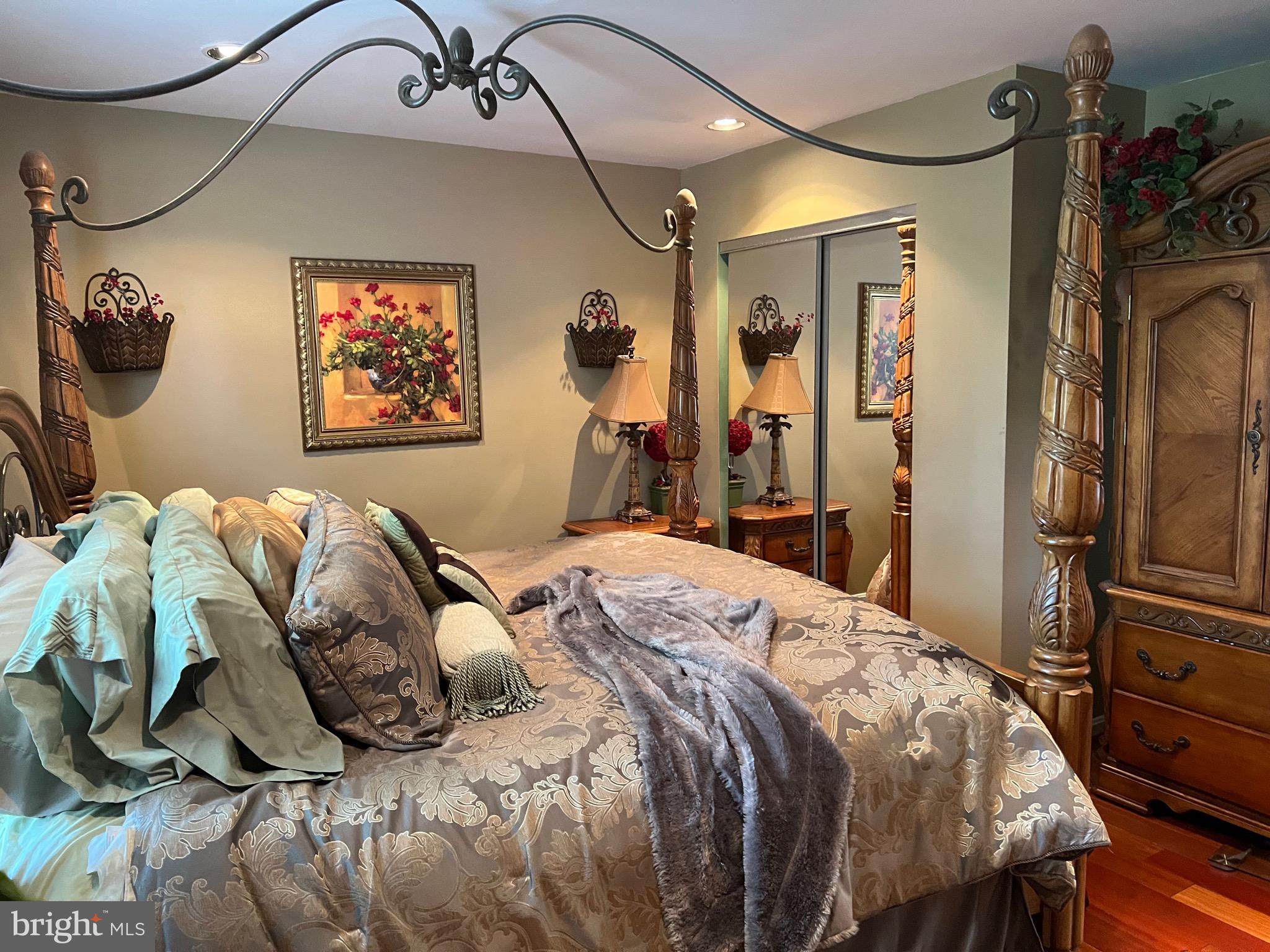 GOLDEN SPRINGS - Residential