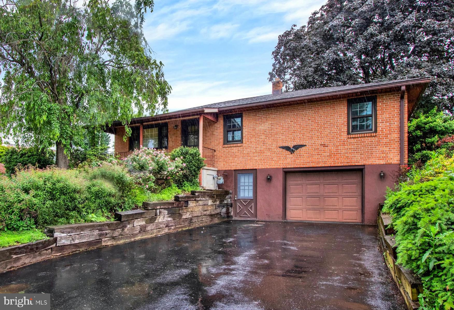 852 RHODORA AVENUE