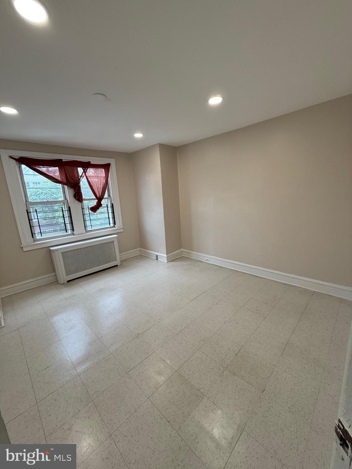 OLNEY - Commercial Sale