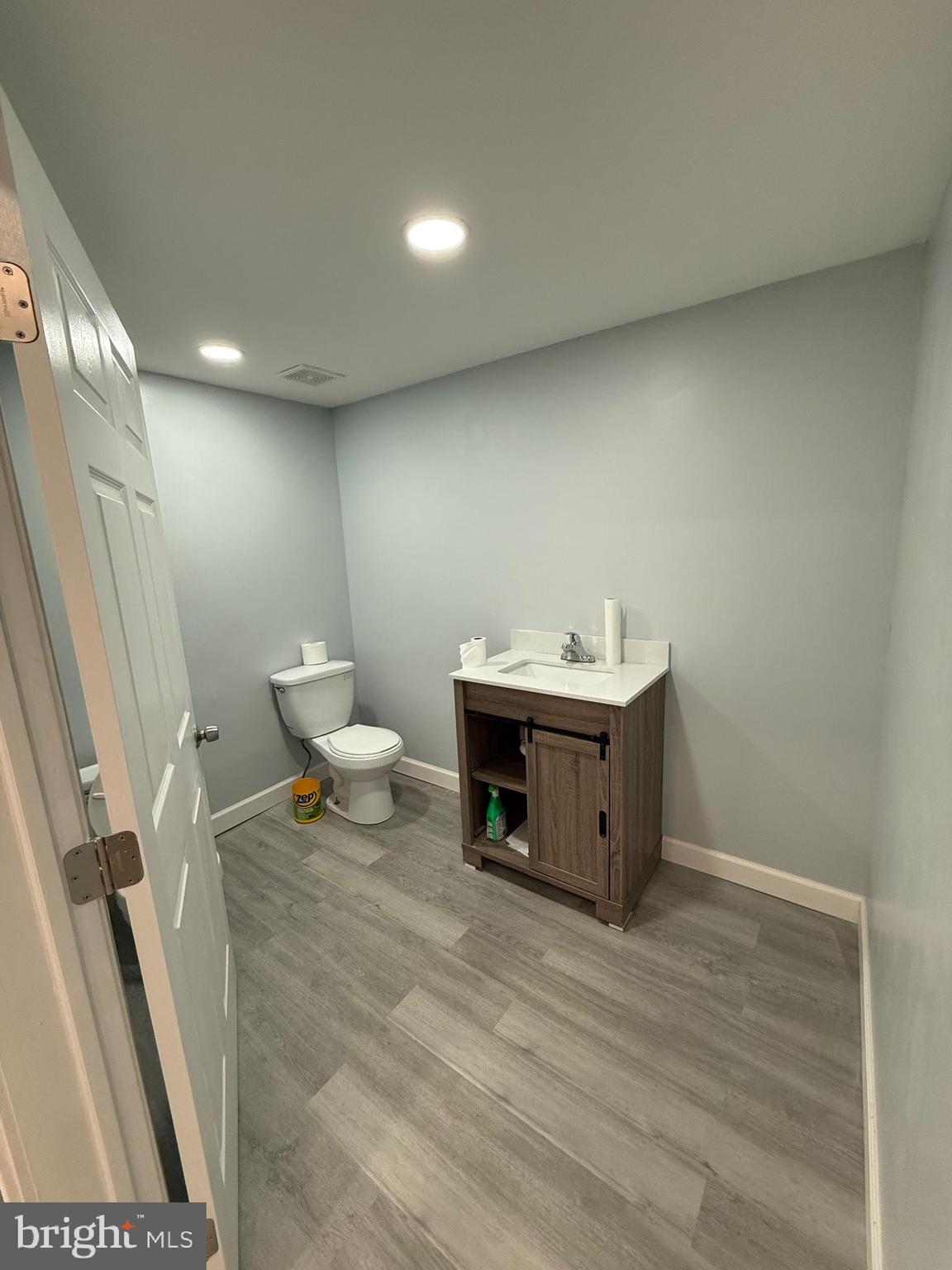 OLNEY - Commercial Sale