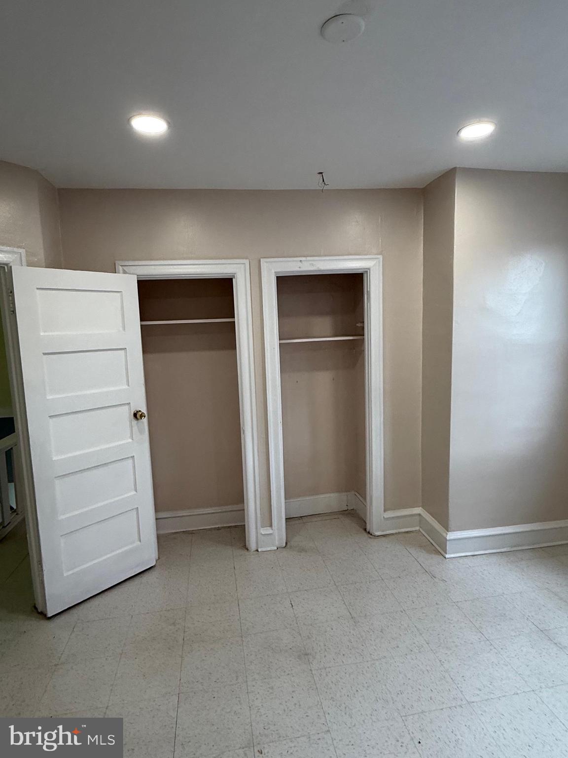 OLNEY - Commercial Sale