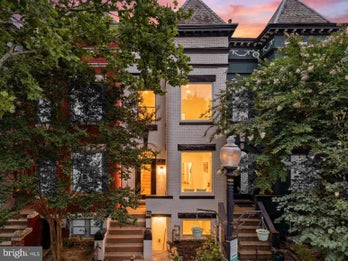 Townhouse at 10 R STREET NW