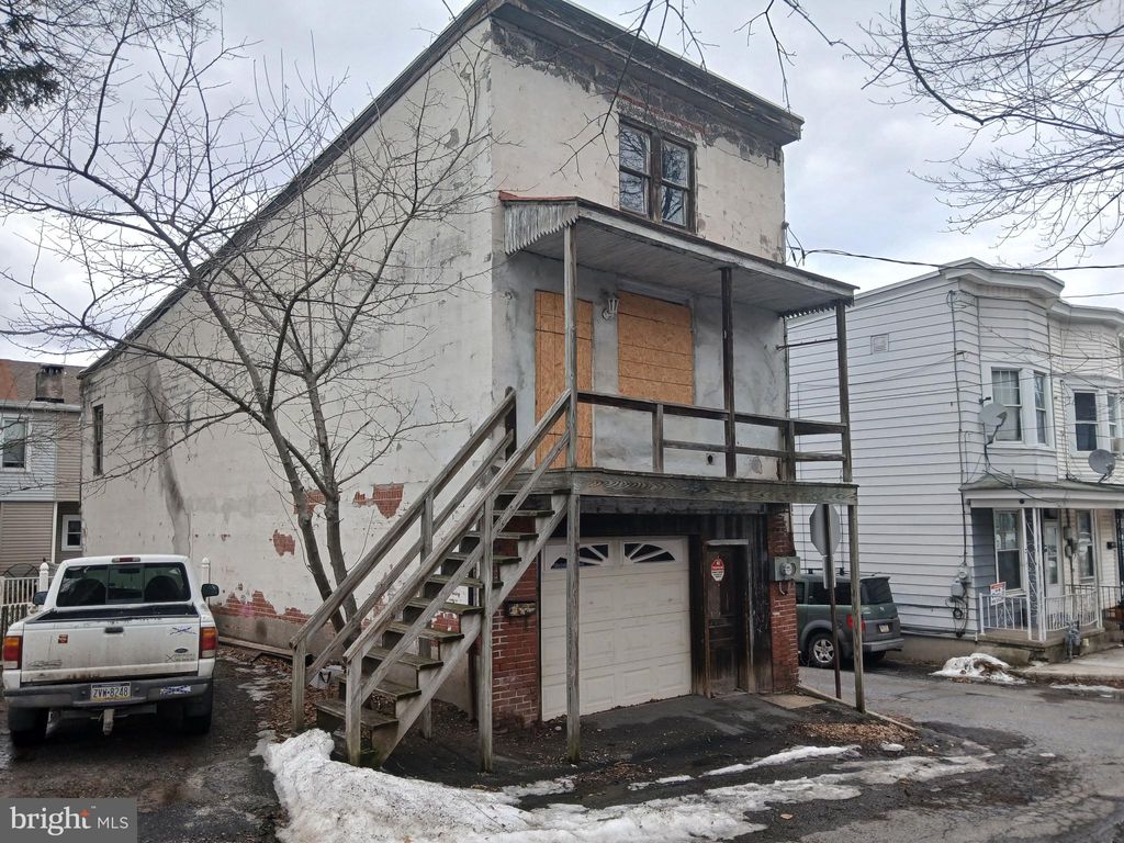 Photo of 800 Mine Street, POTTSVILLE, PA 17901 (MLS # PASK2025702)