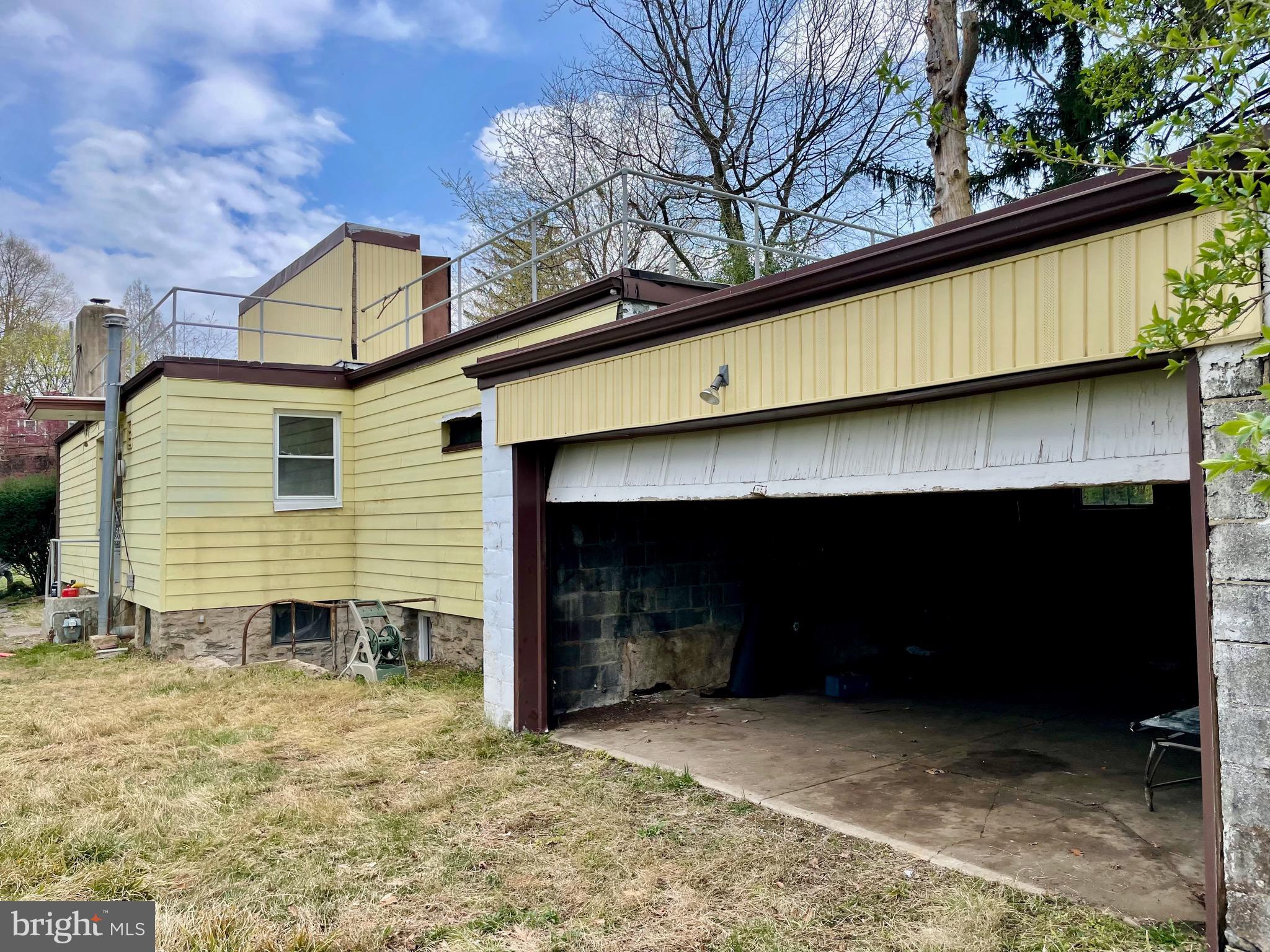 ROCKLEDGE - Residential Lease