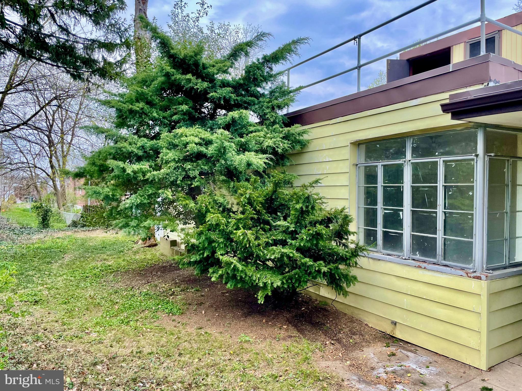 ROCKLEDGE - Residential Lease