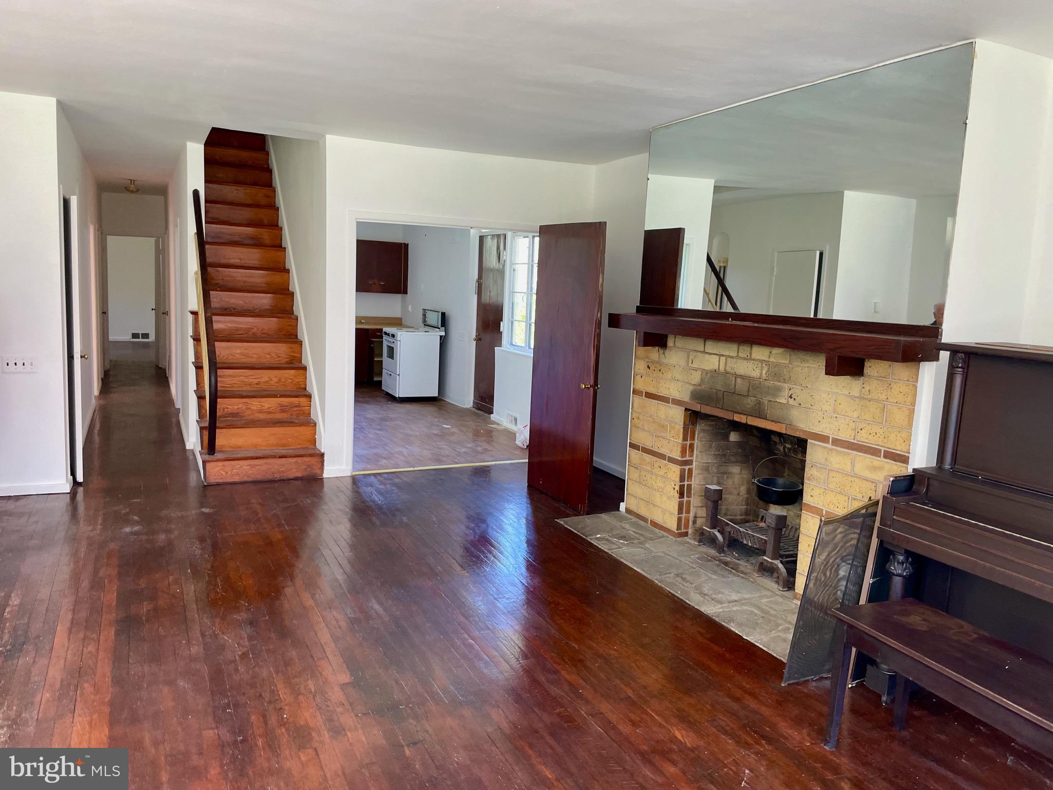 ROCKLEDGE - Residential Lease