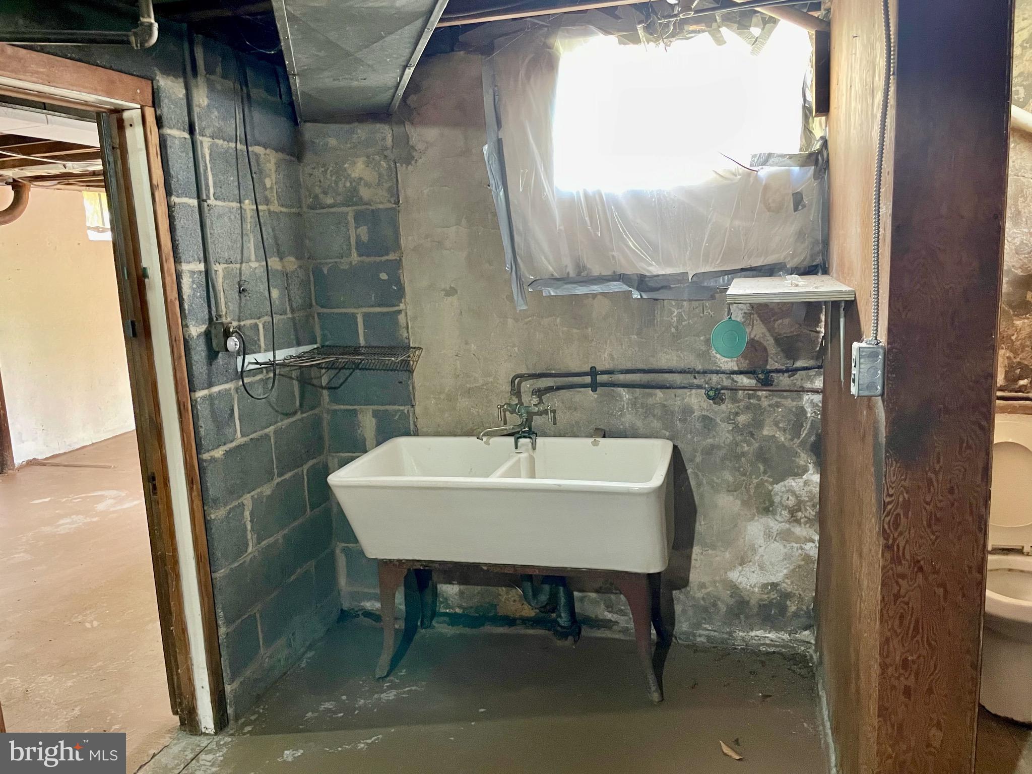 ROCKLEDGE - Residential Lease