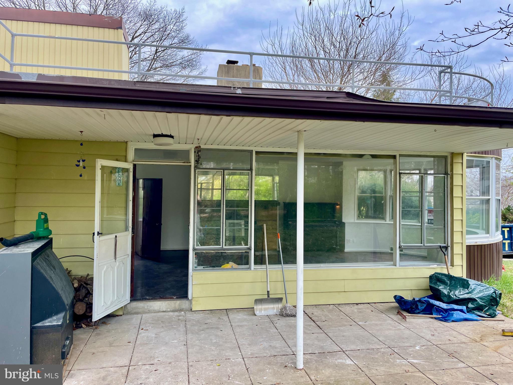 ROCKLEDGE - Residential Lease