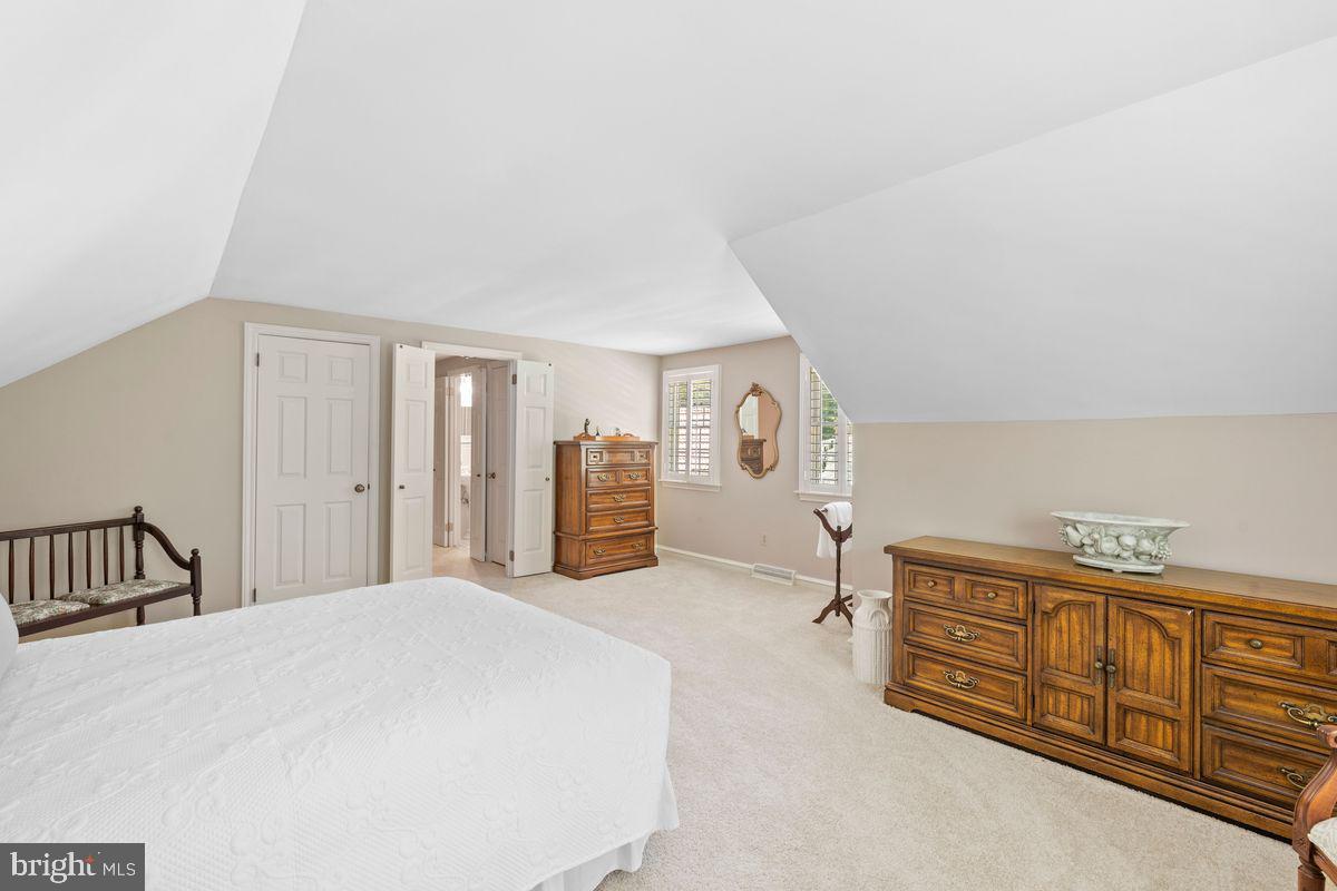 RADNOR HUNT - Residential