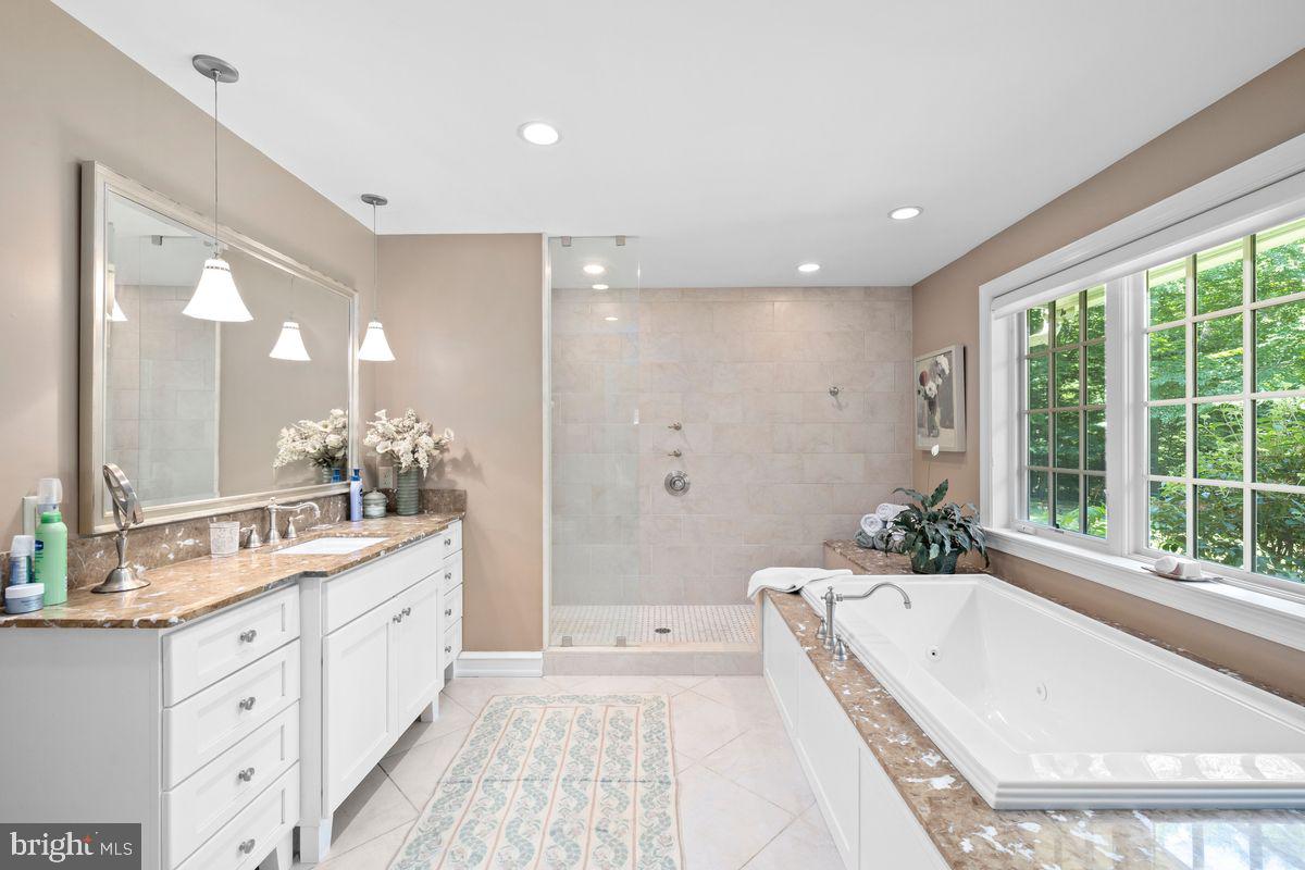 RADNOR HUNT - Residential