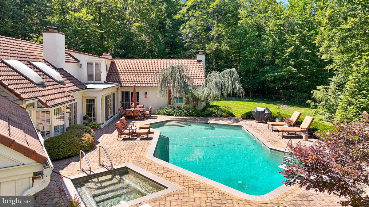 RADNOR HUNT - Residential