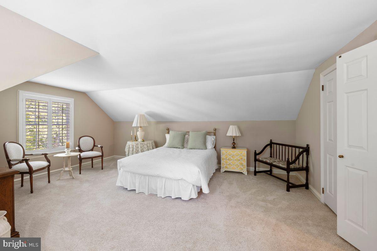 RADNOR HUNT - Residential