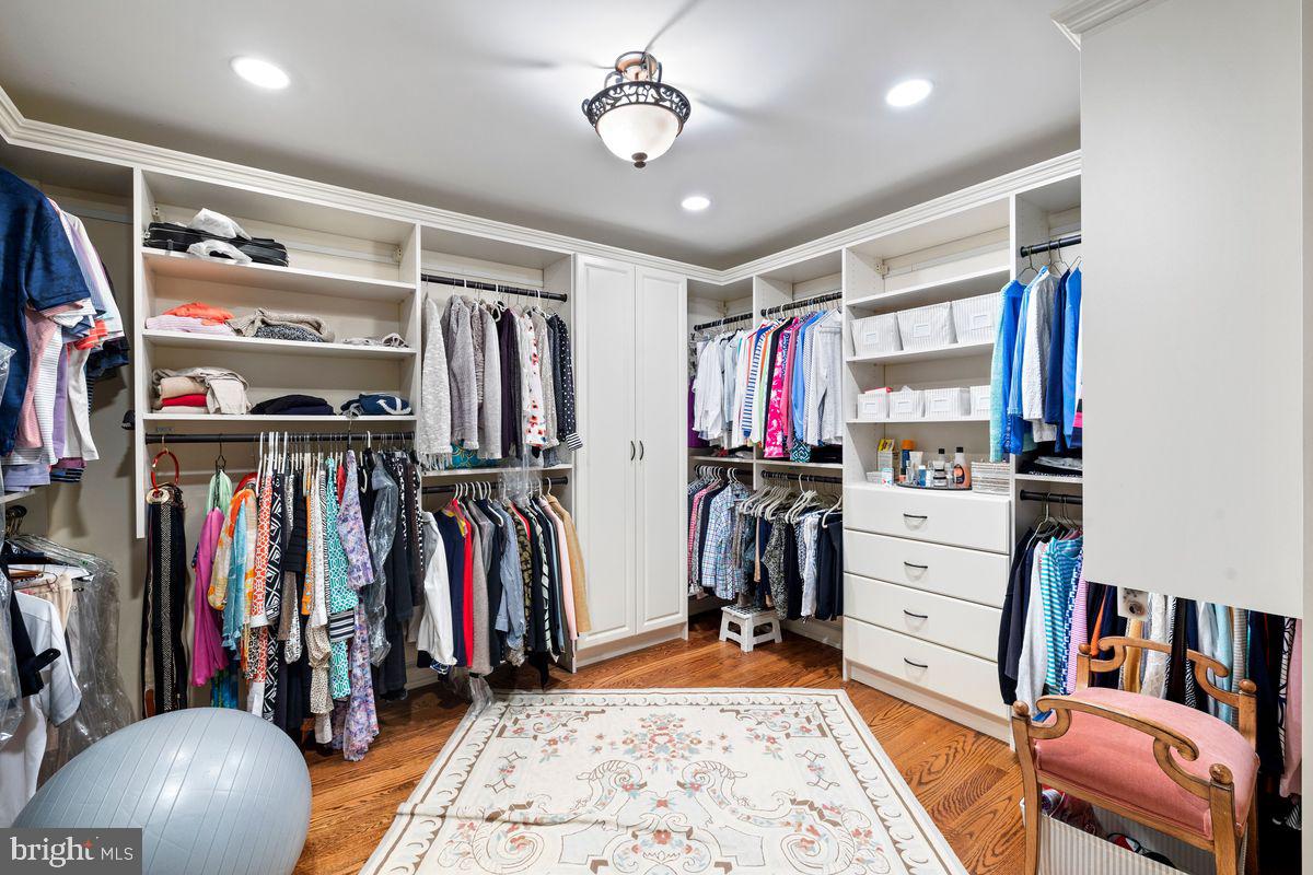 RADNOR HUNT - Residential