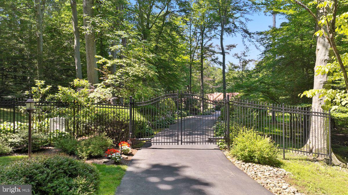 RADNOR HUNT - Residential