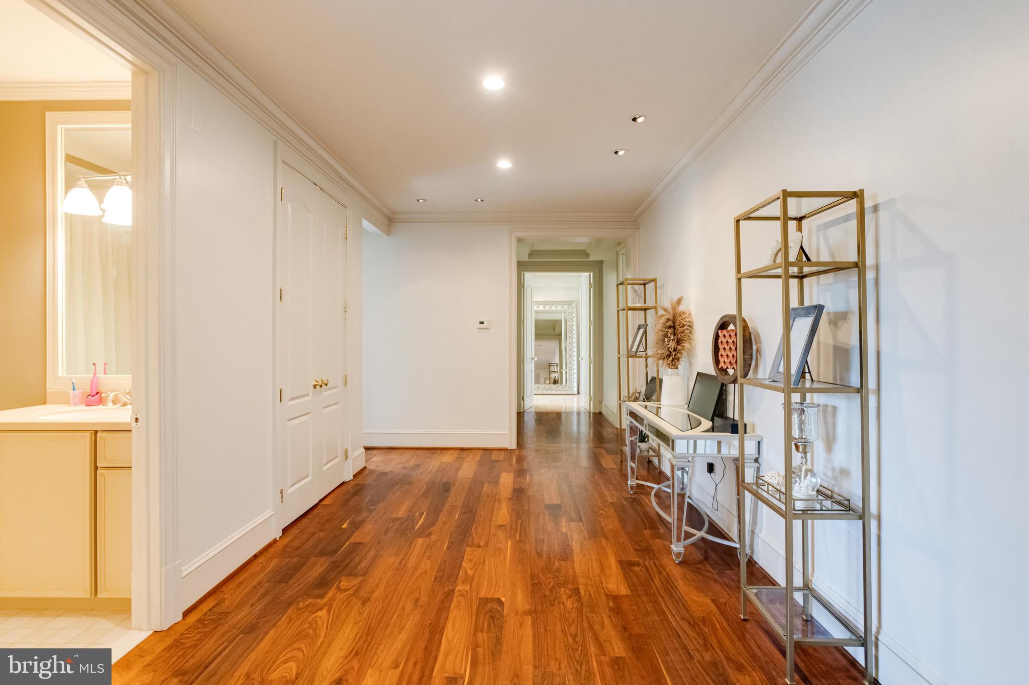 NORTH ROLAND PARK - Residential