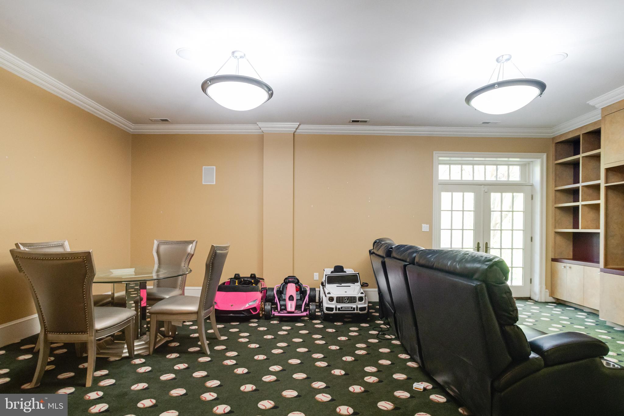 NORTH ROLAND PARK - Residential