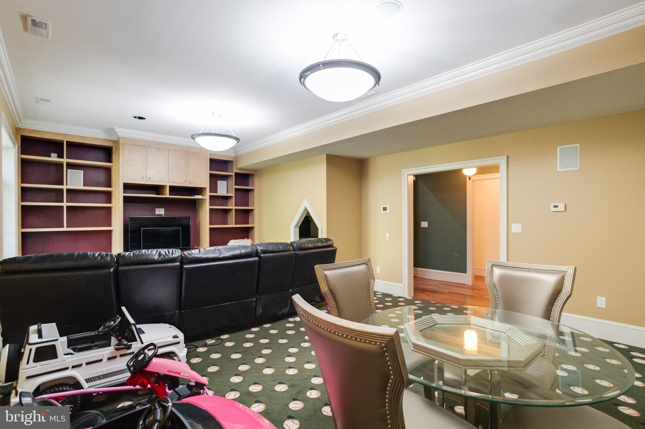 NORTH ROLAND PARK - Residential