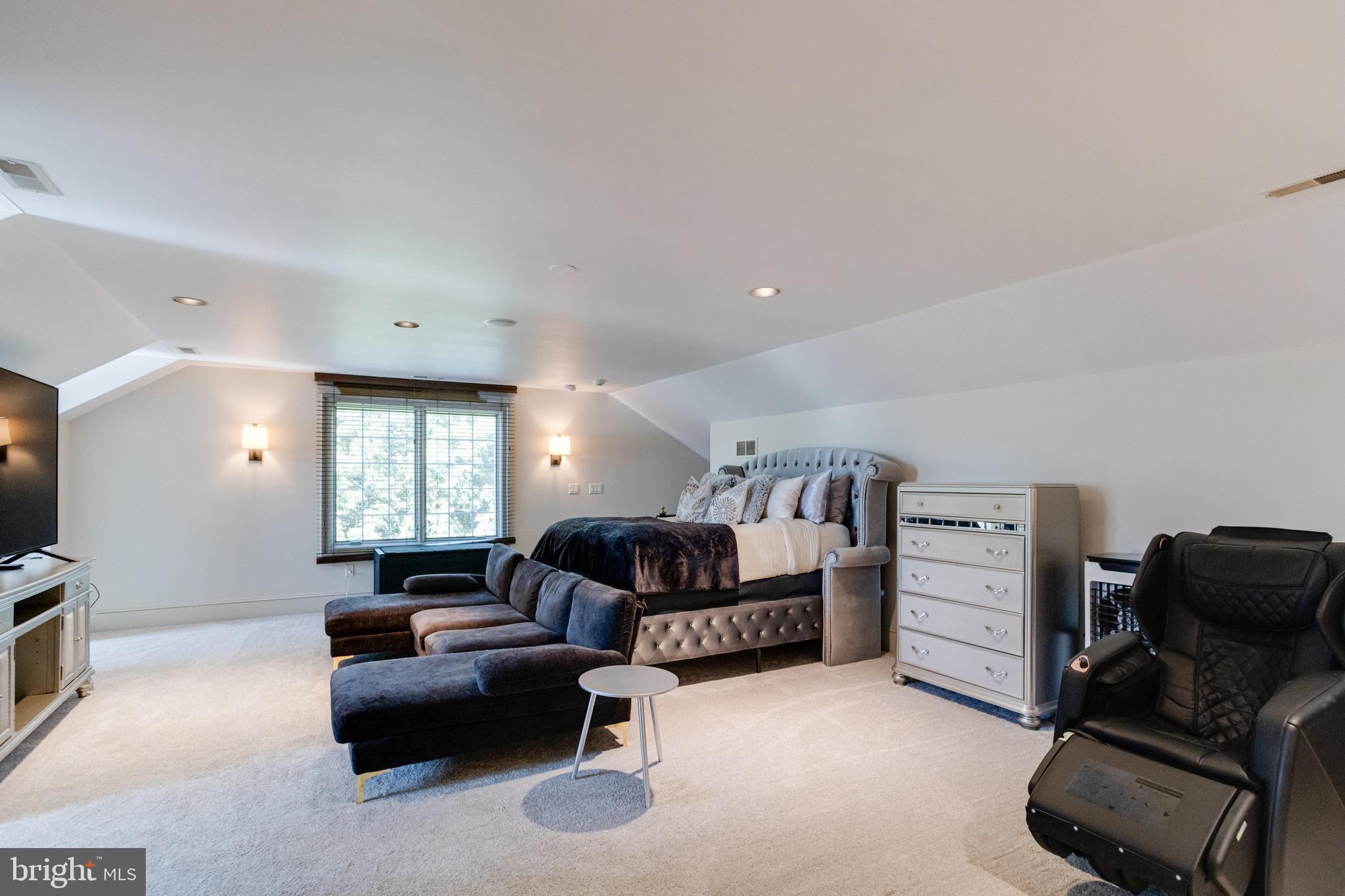 NORTH ROLAND PARK - Residential
