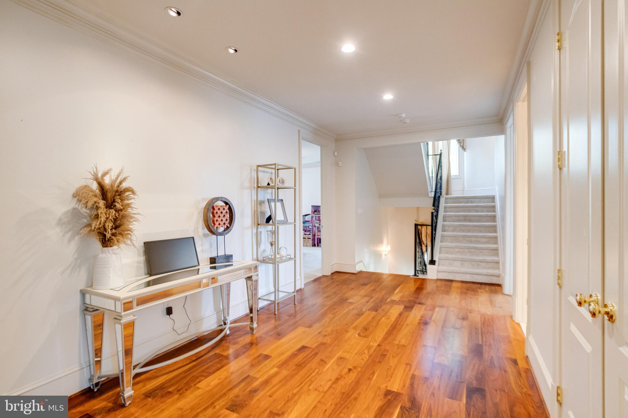 NORTH ROLAND PARK - Residential