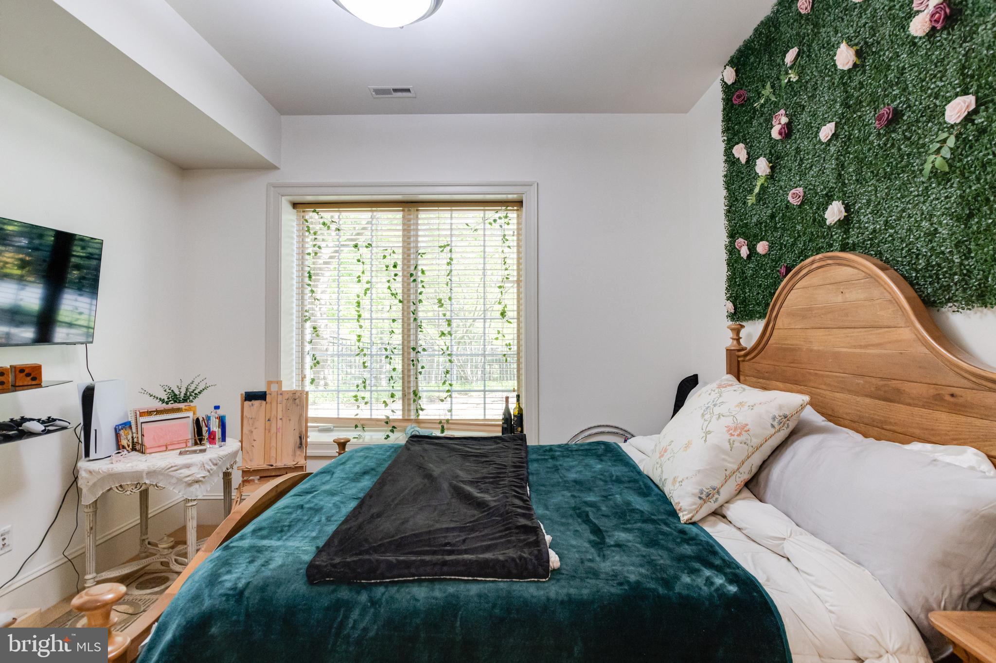 NORTH ROLAND PARK - Residential