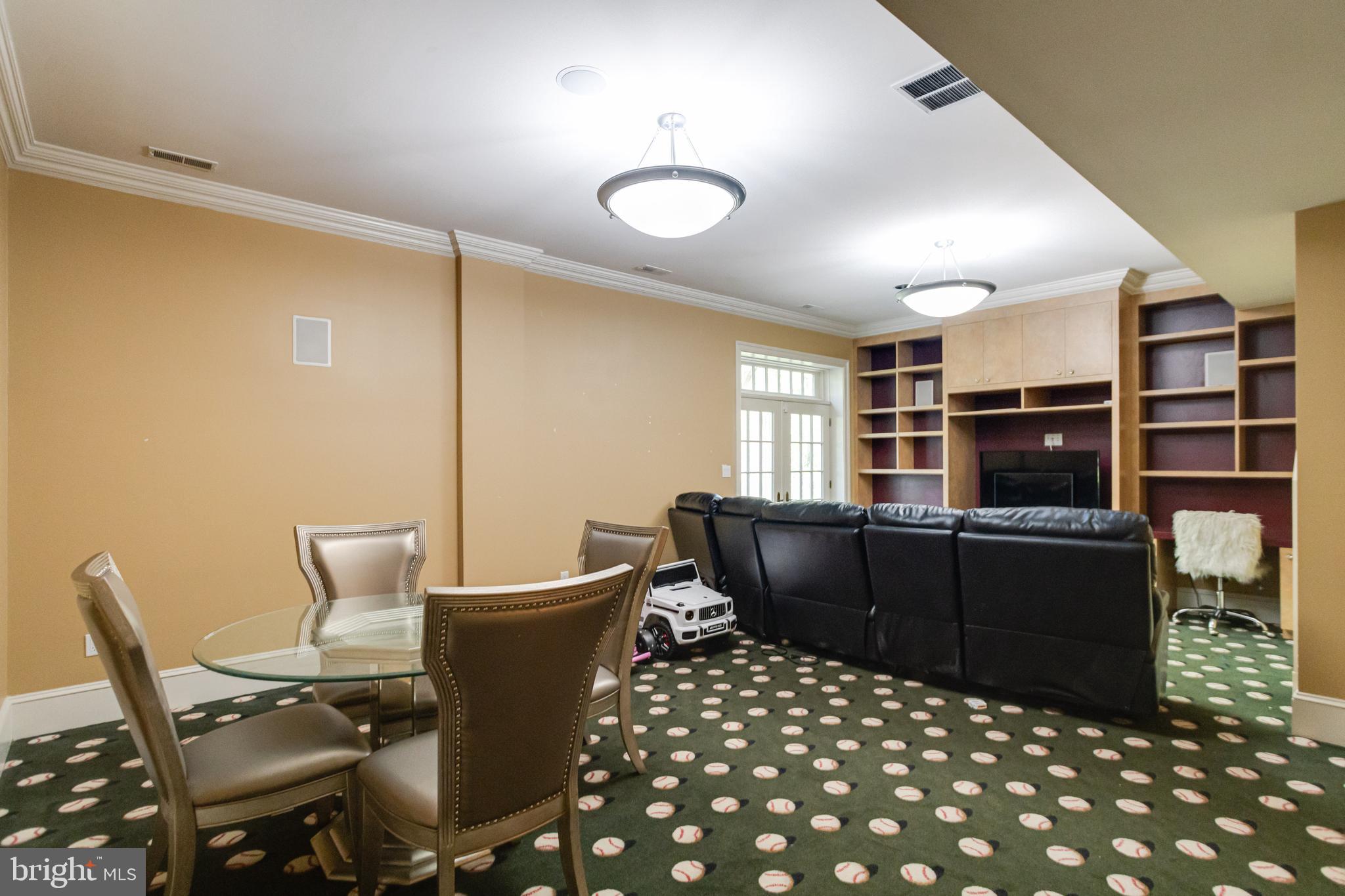 NORTH ROLAND PARK - Residential